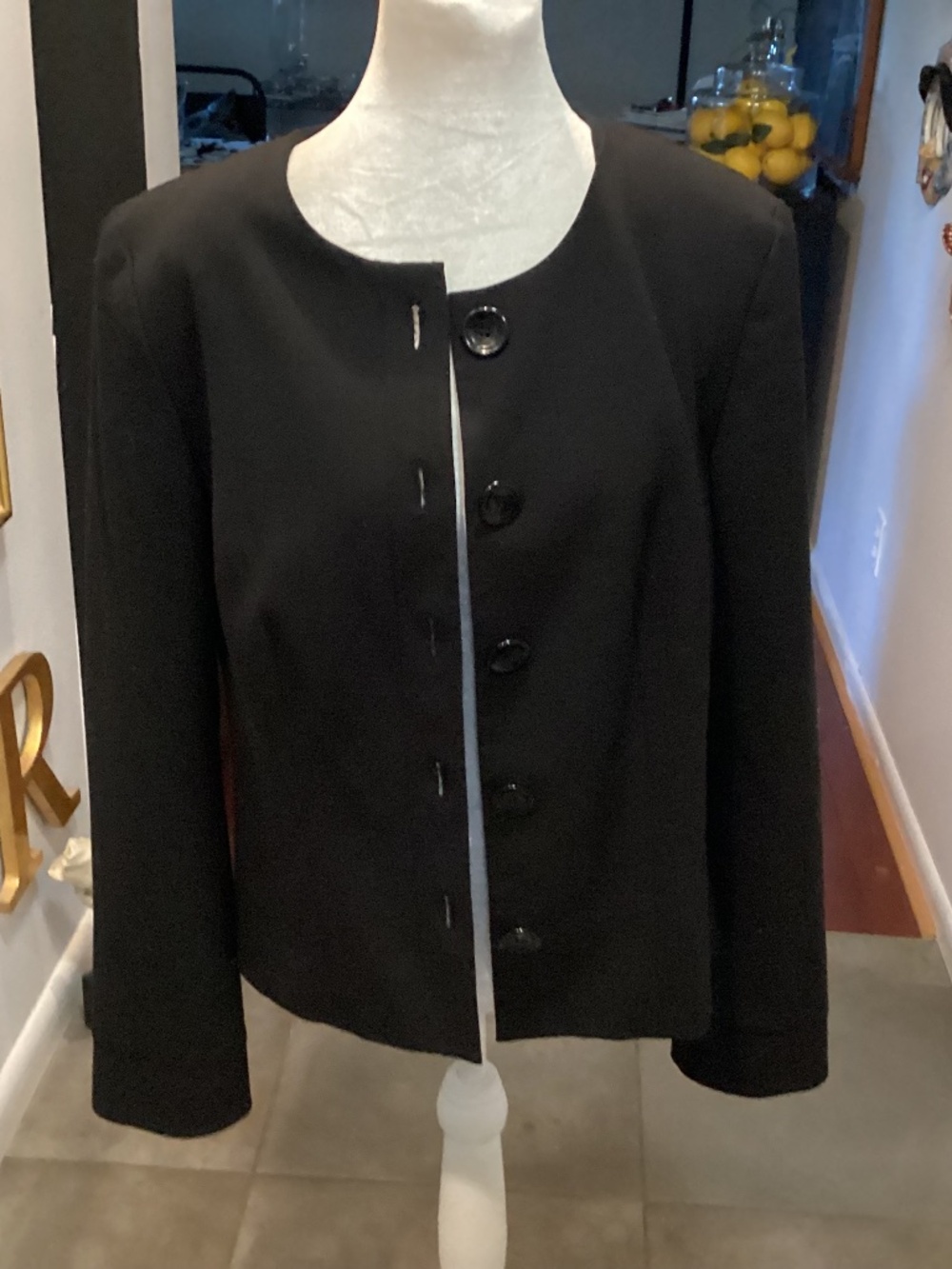 FRANCIS RITA STUNNING BUTTON JACKET. VINTAGE BLACKsize 8